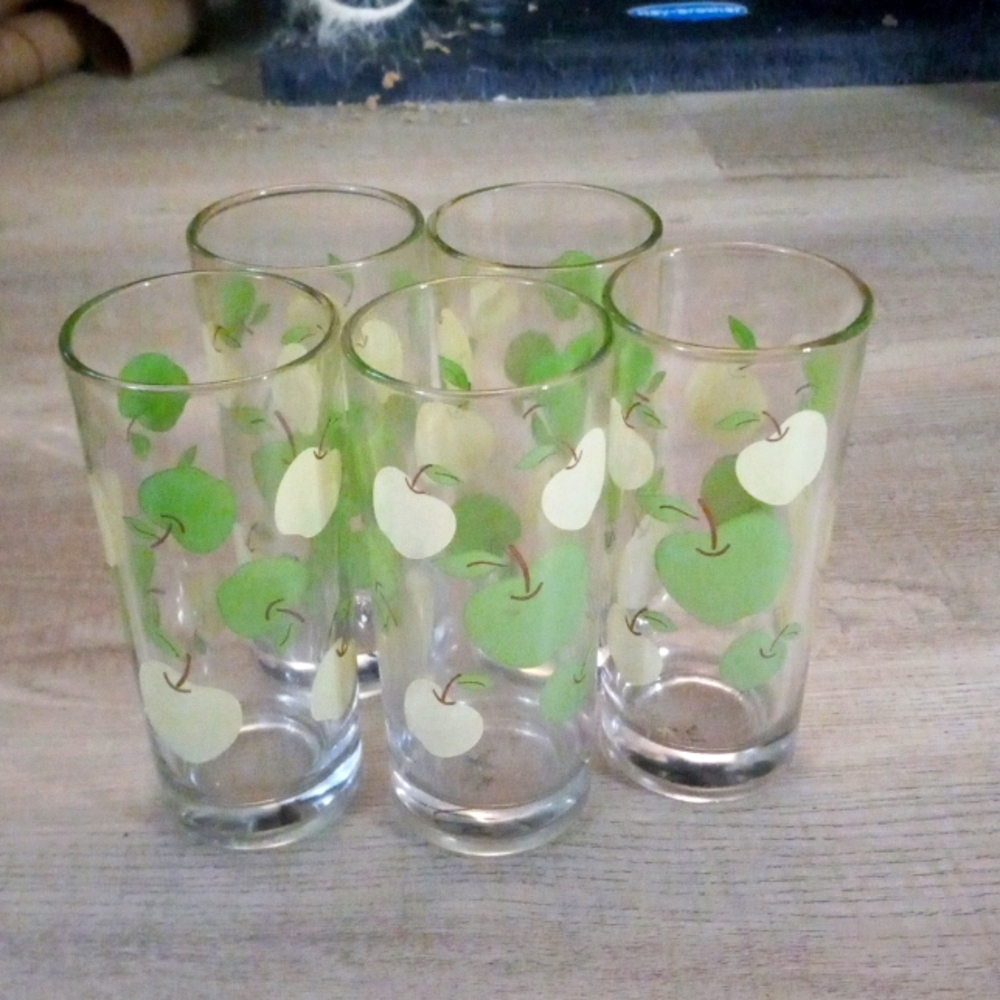 Vintage 1970s set of 5 tumblers